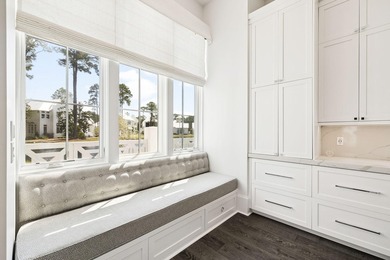 Rarely available and meticulously maintained, this sophisticated - photo 30