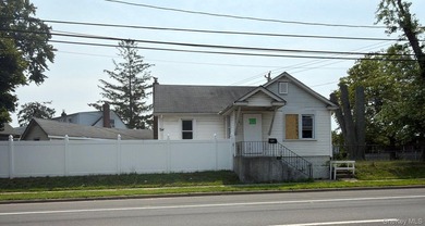 This Ranch Style Home Features 2 Bedrooms, Eat In Kitchen, Full - photo 1