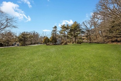 Welcome home to this inviting Colonial-style 4-bedroom oasis in - photo 31