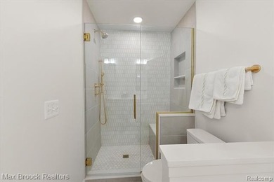 THE HEATHERS! Desirable Eaton model with 1st floor primary suite - photo 31