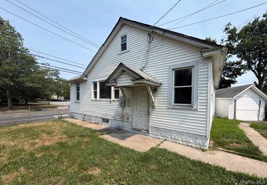 This Ranch Style Home Features 2 Bedrooms, Eat In Kitchen, Full - photo 2