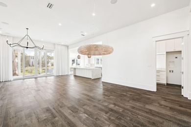 Rarely available and meticulously maintained, this sophisticated - photo 33