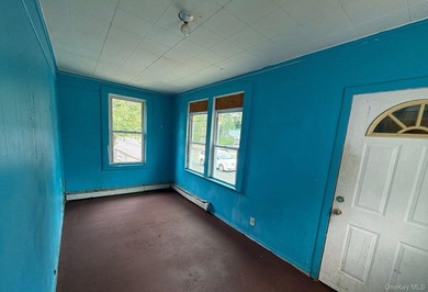 This Ranch Style Home Features 2 Bedrooms, Eat In Kitchen, Full - photo 4
