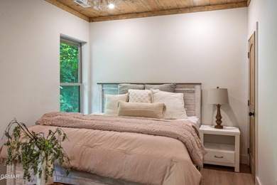 Experience luxury mountain living in this brand-new custom cabin - photo 36