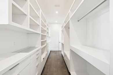 Rarely available and meticulously maintained, this sophisticated - photo 40