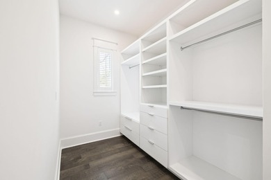 Rarely available and meticulously maintained, this sophisticated - photo 41
