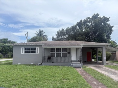 Spacious 2 Bedroom, 2 Bathroom single family home with a den - photo 1