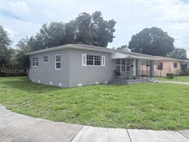 Spacious 2 Bedroom, 2 Bathroom single family home with a den - photo 2