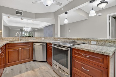 Rarely available corner unit in sought-after Boca Barwood, a - photo 2
