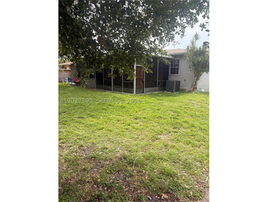 Spacious 2 Bedroom, 2 Bathroom single family home with a den - photo 4