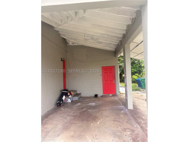 Spacious 2 Bedroom, 2 Bathroom single family home with a den - photo 6