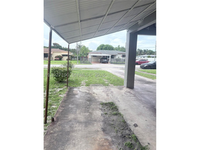 Spacious 2 Bedroom, 2 Bathroom single family home with a den - photo 7