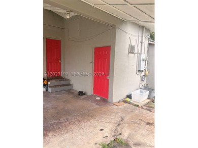 Spacious 2 Bedroom, 2 Bathroom single family home with a den - photo 8