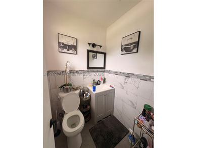 Spacious 2 Bedroom, 2 Bathroom single family home with a den - photo 10