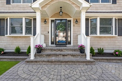 ***WELCOME TO 18 WORDEN PLACE, WEST BABYLON--This beautifully - photo 1