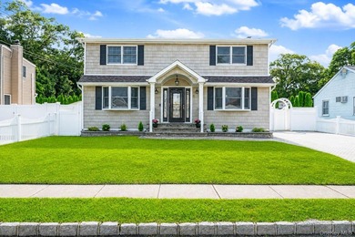 ***WELCOME TO 18 WORDEN PLACE, WEST BABYLON--This beautifully - photo 2