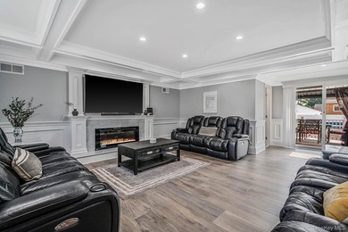 ***WELCOME TO 18 WORDEN PLACE, WEST BABYLON--This beautifully - photo 3