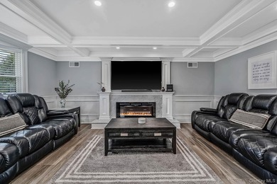 ***WELCOME TO 18 WORDEN PLACE, WEST BABYLON--This beautifully - photo 4