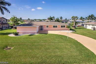 Experience true Florida waterfront living in this SE Cape Coral - photo 1