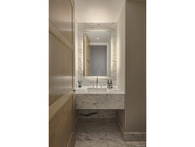 Occupying the entirety of the western side of the 69th floor - photo 7