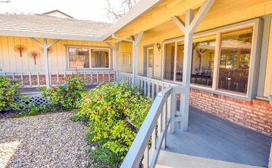 Price Impoved! Welcome Home to Phoenix Lake Park! This single - photo 3