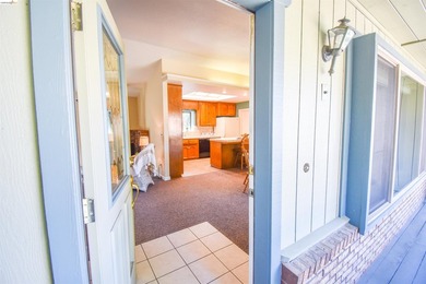 Price Impoved! Welcome Home to Phoenix Lake Park! This single - photo 5
