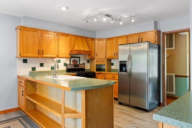 Welcome home to this beautifully maintained 3 bedroom, 2 bath - photo 22