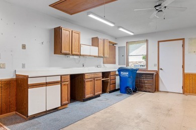 Welcome home to this beautifully maintained 3 bedroom, 2 bath - photo 33