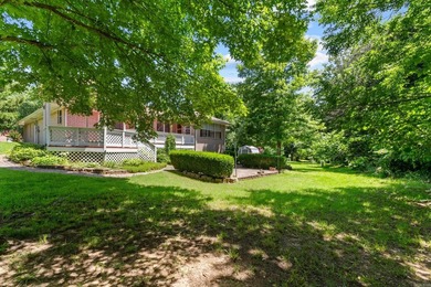 Welcome home to this beautifully maintained 3 bedroom, 2 bath - photo 37