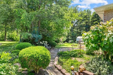 Welcome home to this beautifully maintained 3 bedroom, 2 bath - photo 42