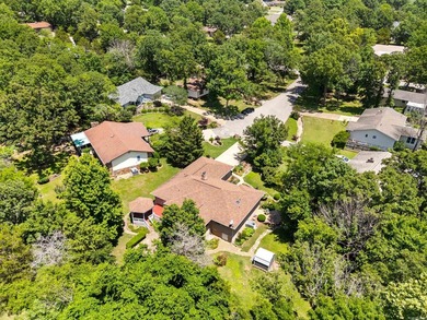 Welcome home to this beautifully maintained 3 bedroom, 2 bath - photo 47