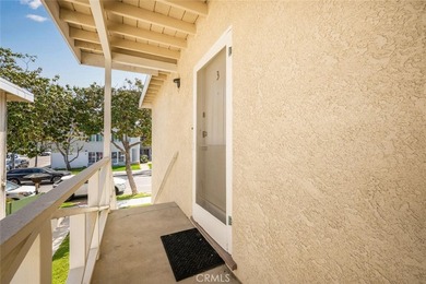 Premier location in Belmont Shore~ WALKING DISTANCE to the Ocean - photo 5