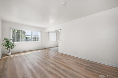 Premier location in Belmont Shore~ WALKING DISTANCE to the Ocean - photo 6