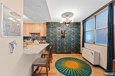 This fully renovated 1,100 sq ft Riviera Towers 1-bedroom - photo 8