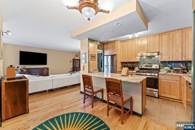 This fully renovated 1,100 sq ft Riviera Towers 1-bedroom - photo 10
