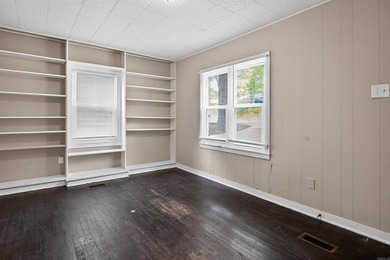 Perched in an established neighborhood, this charming 3-bedroom - photo 11