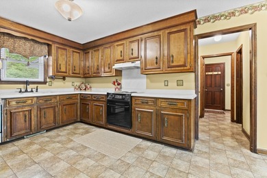 This spacious 4 bedroom, 2.5 bath home offers over 2,800 square - photo 11