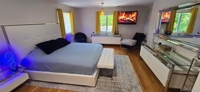 Single family home with five bedrooms, four bathrooms living - photo 11