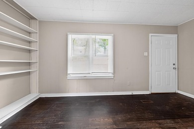 Perched in an established neighborhood, this charming 3-bedroom - photo 12