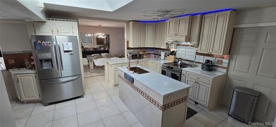 Single family home with five bedrooms, four bathrooms living - photo 12