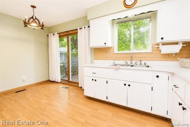 Welcome home to this beautiful 3-bedroom, 1-bath tri-level home - photo 12