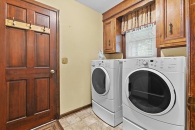 This spacious 4 bedroom, 2.5 bath home offers over 2,800 square - photo 15