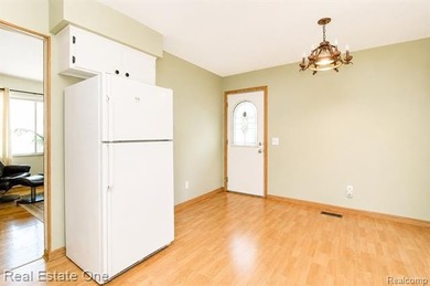 Welcome home to this beautiful 3-bedroom, 1-bath tri-level home - photo 15