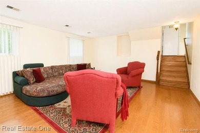 Welcome home to this beautiful 3-bedroom, 1-bath tri-level home - photo 17