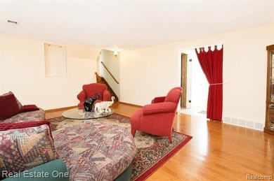 Welcome home to this beautiful 3-bedroom, 1-bath tri-level home - photo 18