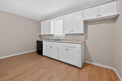 Perched in an established neighborhood, this charming 3-bedroom - photo 20