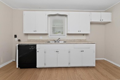 Perched in an established neighborhood, this charming 3-bedroom - photo 21