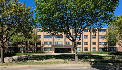 Fully renovated condo in the heart of the Whittier neighborhood! - photo 1
