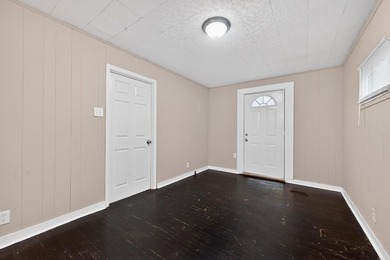 Perched in an established neighborhood, this charming 3-bedroom - photo 23