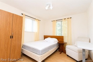 Welcome home to this beautiful 3-bedroom, 1-bath tri-level home - photo 23